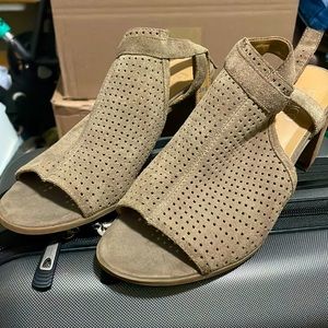 Franco Sarto Sandals in taupe